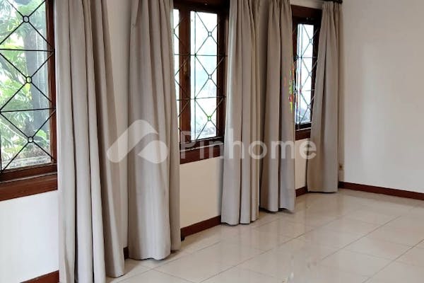 dijual rumah lama butuh renopasi di cilandak selatan jakarta selatan - 11