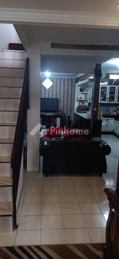 dijual rumah 2 lantai siap huni di jl  sumberjati - 4