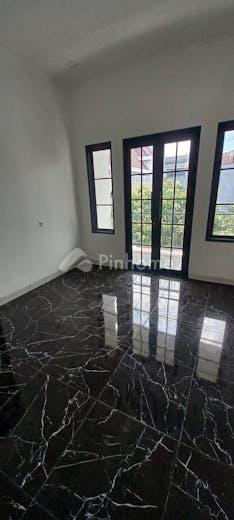 dijual rumah baru di jln alam elok  view hotel intercontinental di pondok pinang - 41