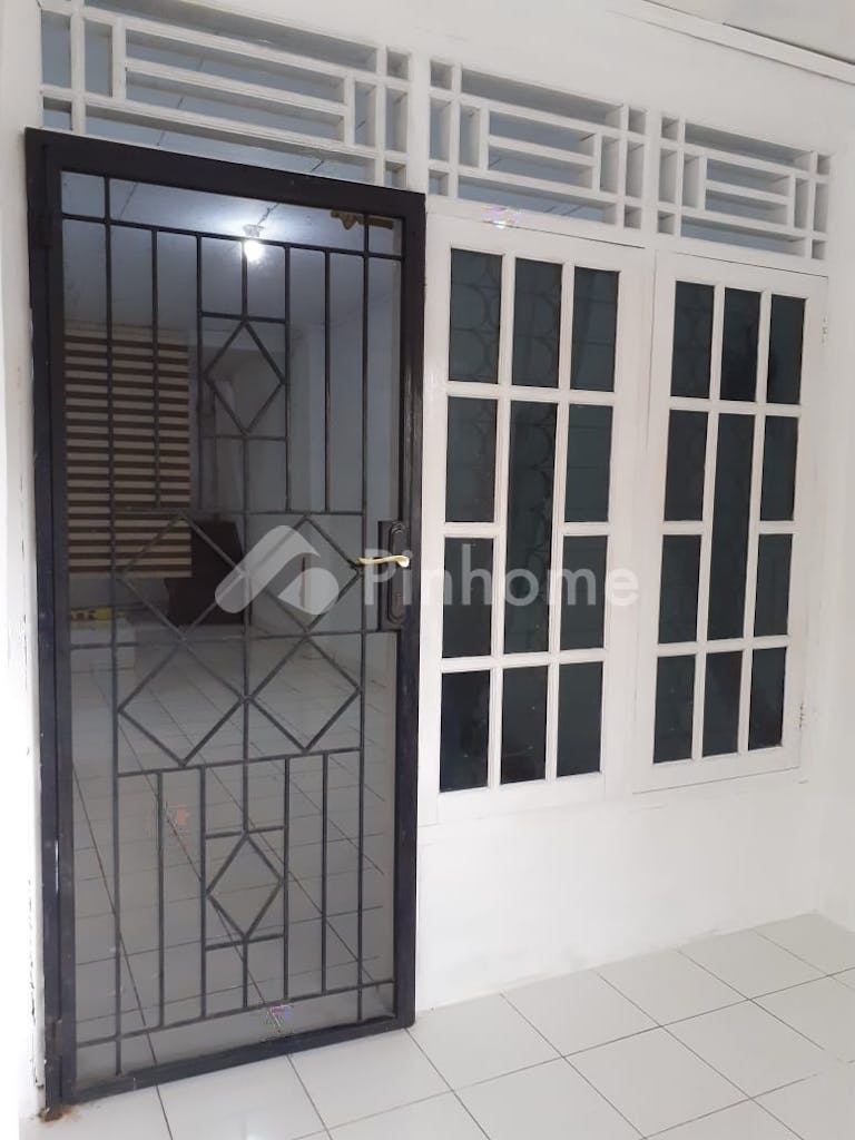 dijual rumah 2 lantai 2kt 60m2 di jl dahlia - 5