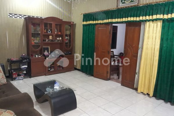 dijual rumah tengah kota   harga ambyar  di bumi - 12