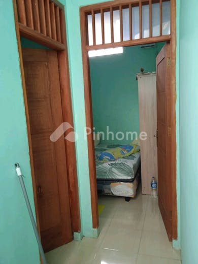 dijual rumah dua lantai akses mudah ke mana mana lokasi tidak jauh dari jalan raya di jalan duri selatan ib - 2