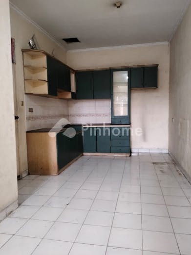 dijual rumah 2kt 108m2 di taman surya 3 jakarta barat - 2