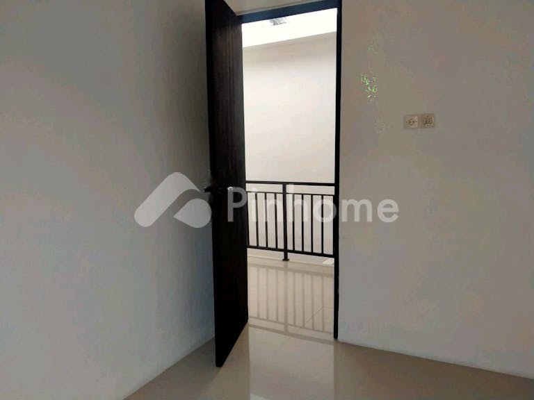 dijual rumah 3kt design bebas di kamal muara - 2