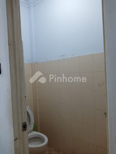 dijual ruko beserta tanah kosong di jln malik raya no  92 - 6