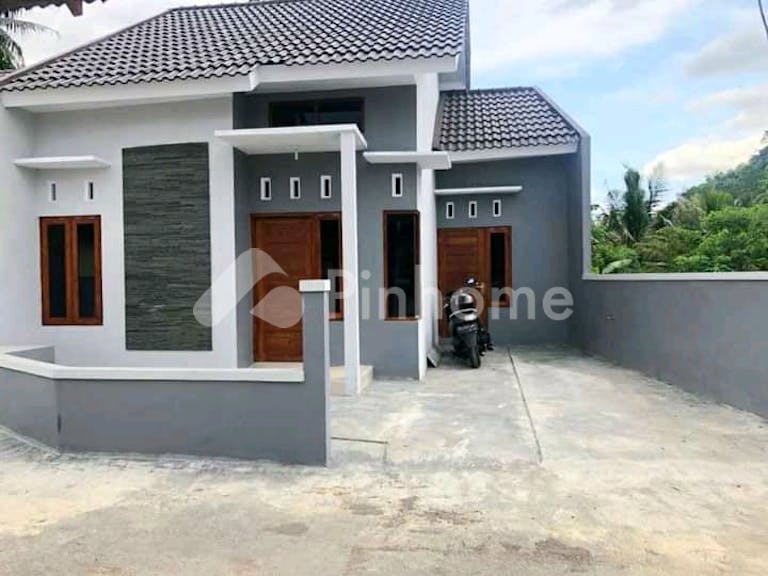 dijual rumah lingkungan asri dan sejuk di jl  godean - 1