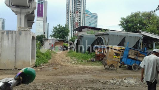 Dijual Tanah Komersial Loaksi Bagus Dekat RS di Jl. Jendral Gatot Subroto - Gambar 1