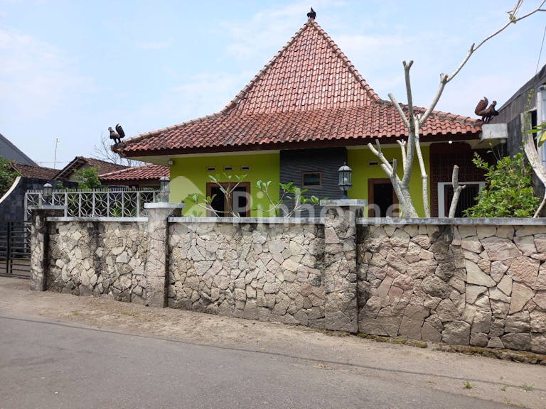 dijual rumah siap huni dekat rs di jl  kaliurang km 9 - 4