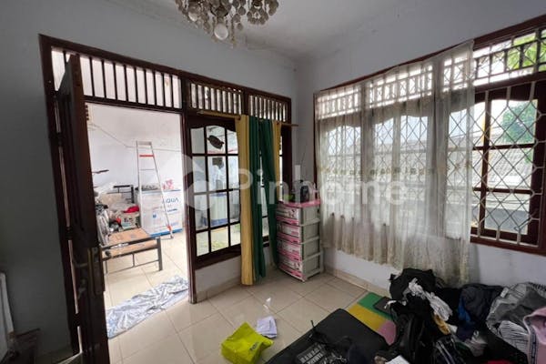 dijual rumah siap huni di jl  maulana hasanudin  cipondoh  kec  cipondoh  kota tangerang  banten 15122 - 11