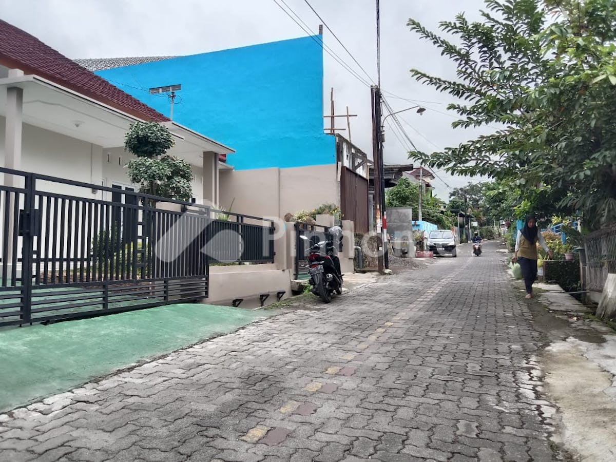 Disewakan Rumah Lokasi Strategis Dekat Pasar di Jl Waru - Gambar 1