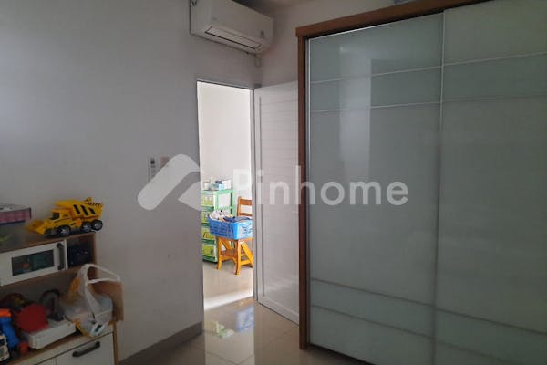 dijual rumah lokasi strategis dekat lotte mart di jl  gatot subroto no km 6 8  rt 001 rw 008 - 4