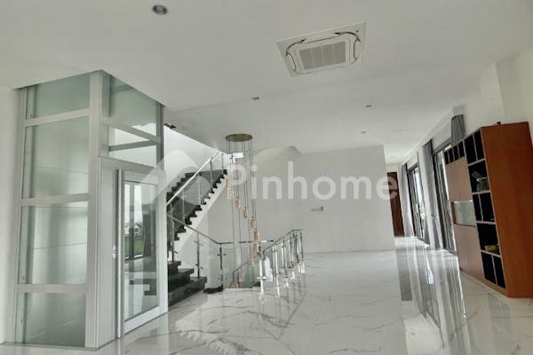 dijual rumah villa mewah 4 lantai full furnished super strategis di denpasar bali di jl  tukad badung - 23