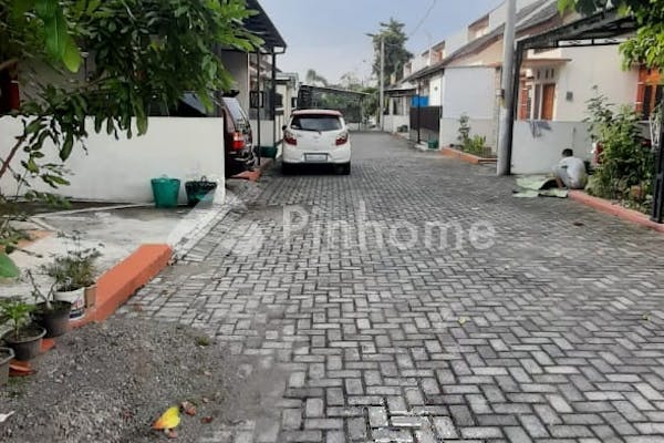 dijual rumah second 2 lantai di jl brigjen katamso kartasura - 4