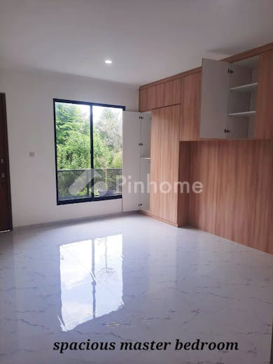 dijual rumah baru semi industrial semi furnish bintaro jaya di pondok aren - 6