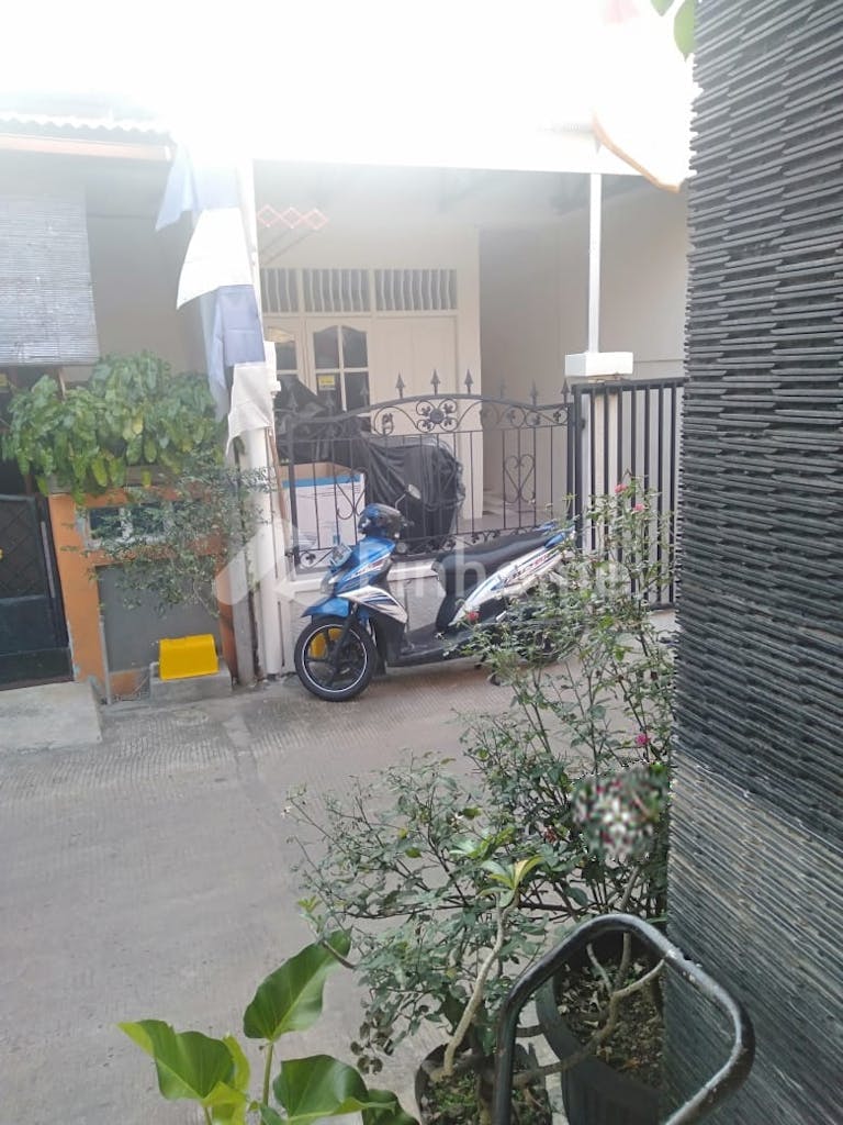 disewakan rumah hanya 10 menit ke pondok labu di jl  rawa kopi 1 gang h  dahlan no 82 - 1