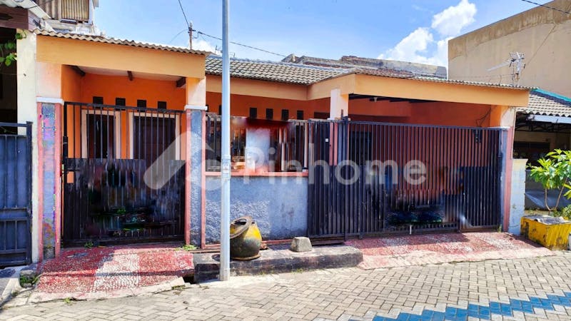 dijual rumah siap huni di griya kebraon  lakarsantri  sby selatan - 1