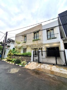 Dijual Rumah Fasilitas Terbaik Ada Kolam Renang di Jl. Pondok Karya - Gambar 1