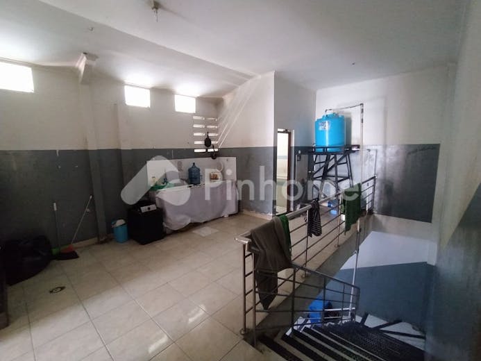 dijual ruko lokasi strategis di jl  arif rahman hakim - 18