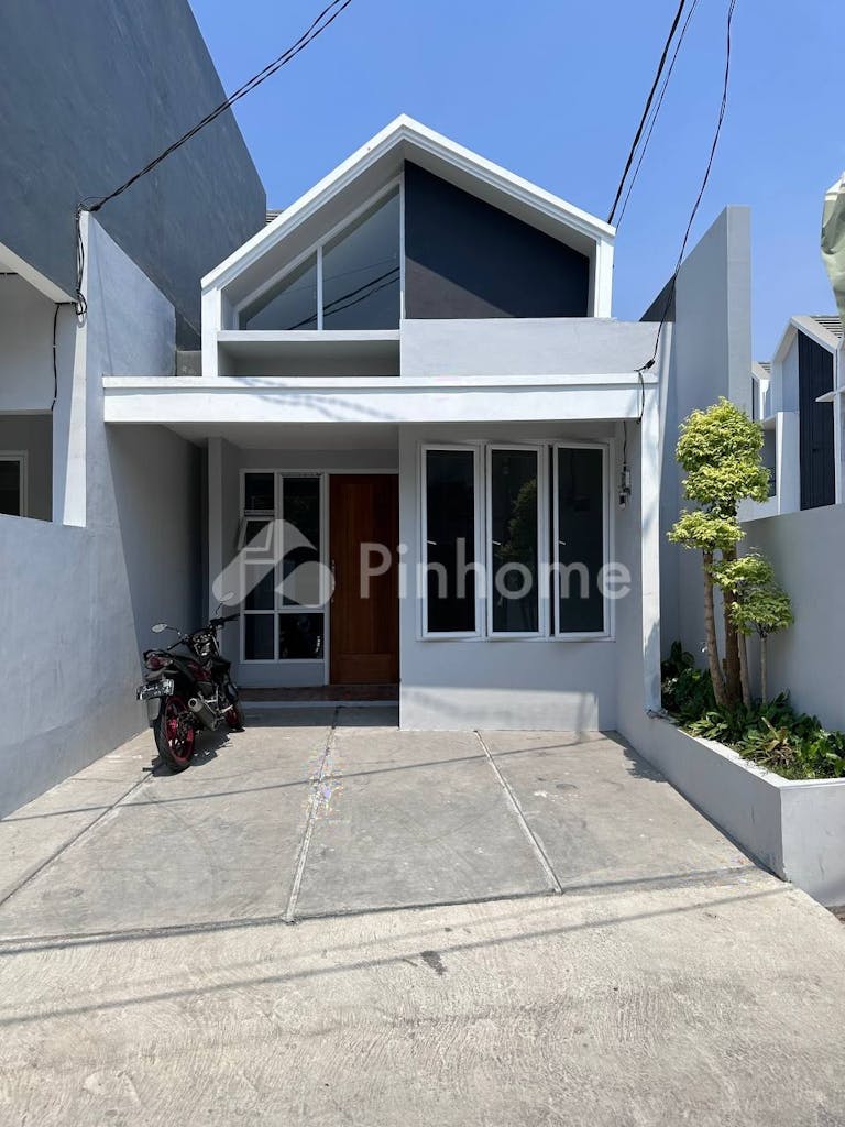 dijual rumah modern minimalis 2 lantai di lenteng agung - 1