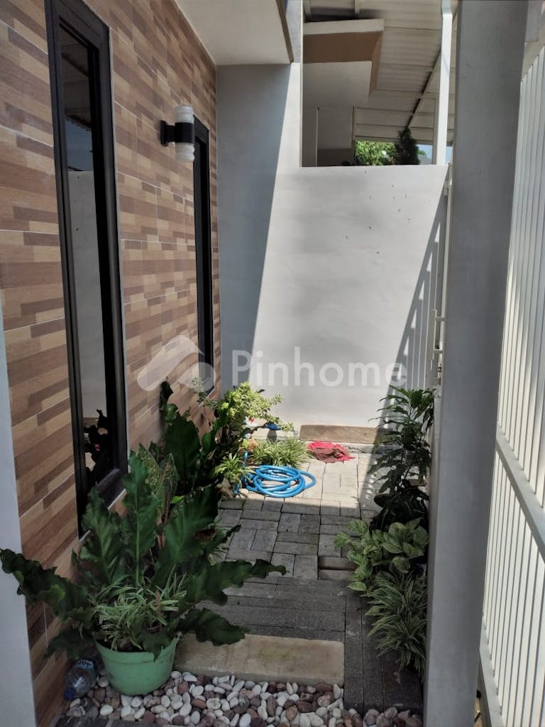 dijual rumah 1 lantai lokasi strategis di jl  raya pakal surabaya - 11