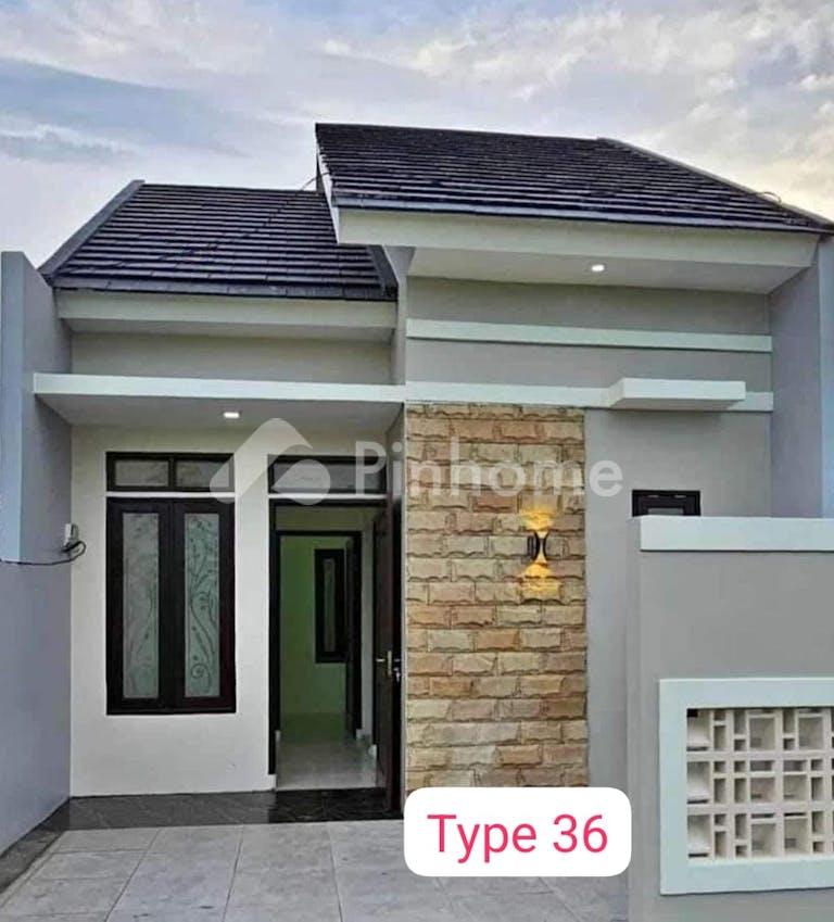 dijual rumah minimalis murah di jl  baratio