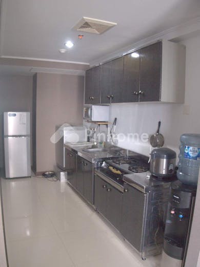 dijual apartemen 3 bedrooms full furnished dekat pakuwon mall di waterplace residence - 5