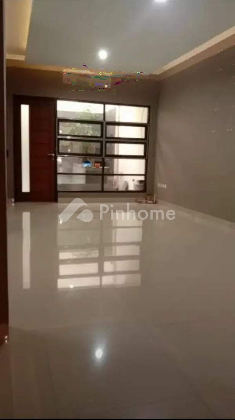 dijual rumah minimalis asri dalam cluster di amani residence jagakarsa - 4