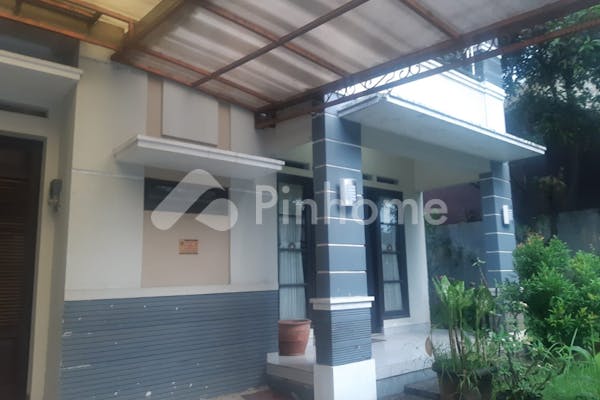 dijual rumah lokasi bagus fully furnished di mutiara sentul  jl  alternatif sentul - 10