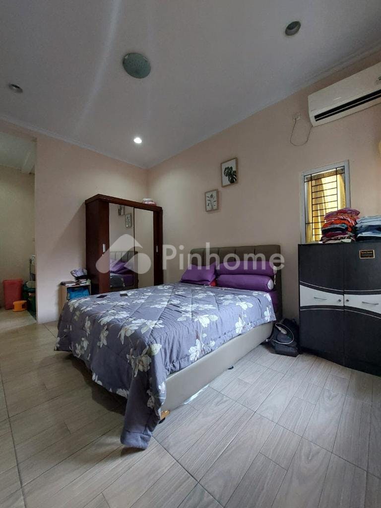 dijual rumah hook mewah 2 lantai kokoh di komplek kav dki - 8