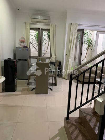 dijual rumah minimalis modern di permata buana  jakarta selatan - 4