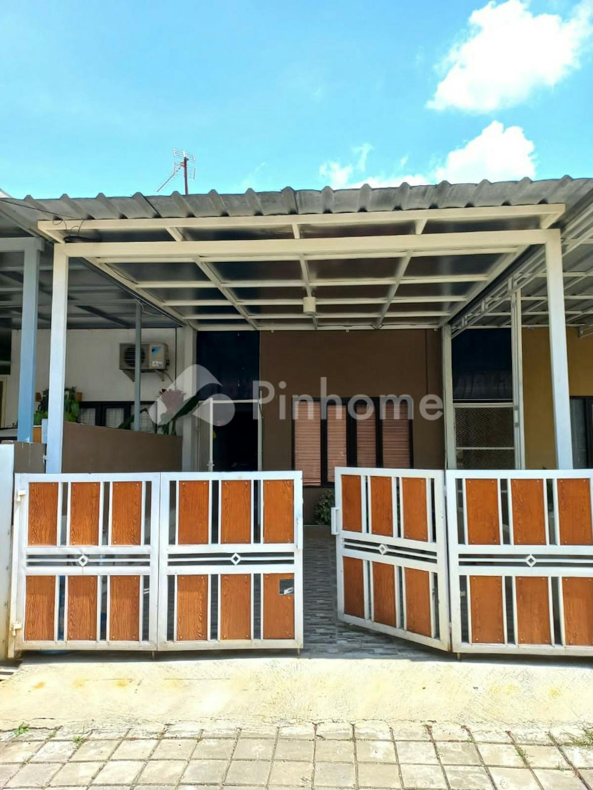Dijual Rumah Sangat Cocok Untuk Investasi di Permata Indah Arcamanik, Jl. Permata Indah I, Cisaranten Kulon - Gambar 1