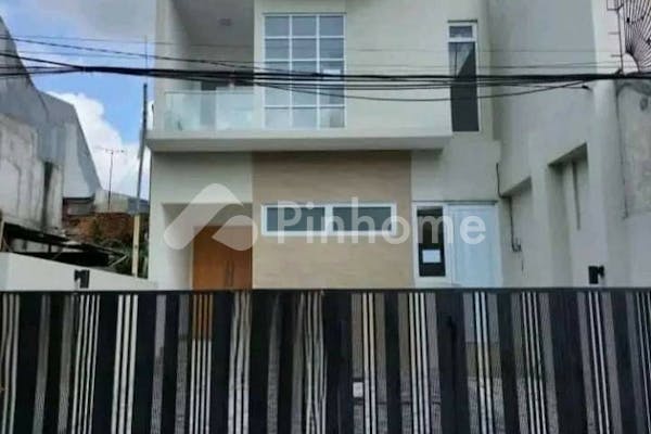 dijual rumah lokasi strategis siap huni di rawamangun - 1