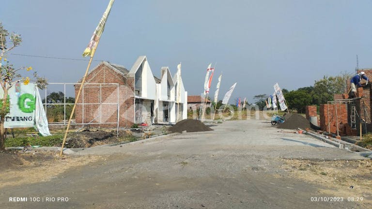 dijual rumah siap huni di green garden pekoren - 4