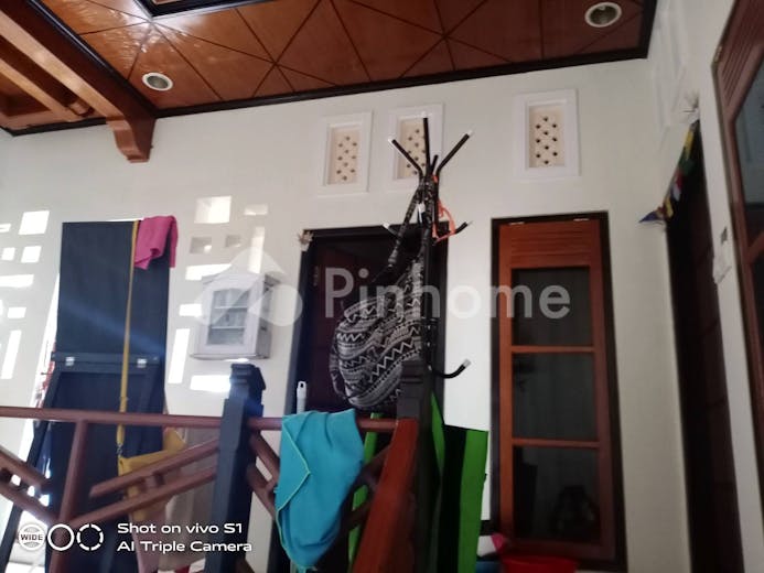 dijual rumah lokasi strategis di jalan nuansa utama timur c 2 - 8