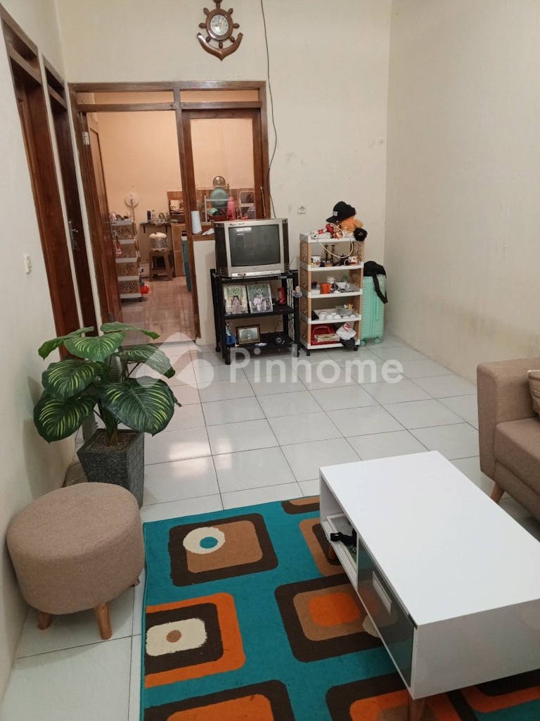 dijual rumah  overbooking take over  di jalan raya veteran windujanten - 4