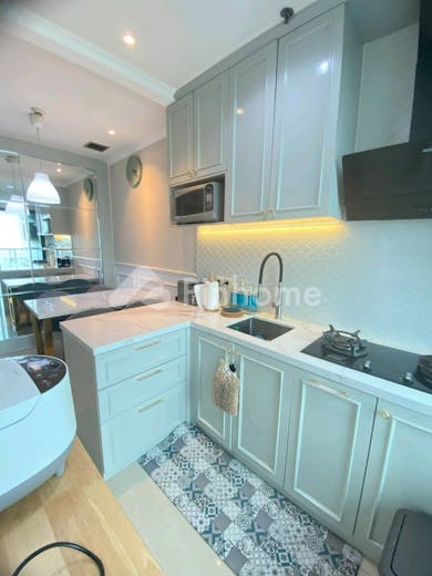 dijual apartemen newly renovated hamptons park apartmen di apartemen hamptons park - 8