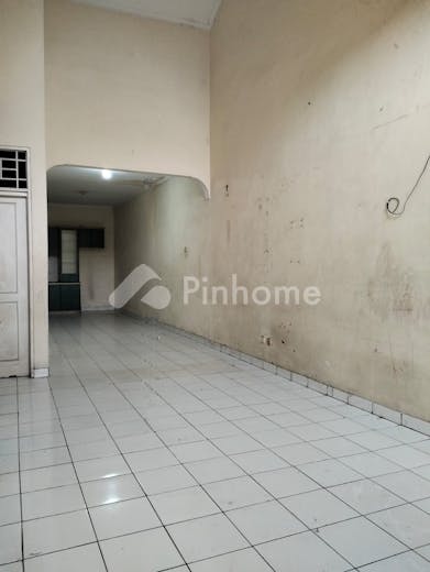 dijual rumah 2kt 108m2 di taman surya 3 jakarta barat - 1