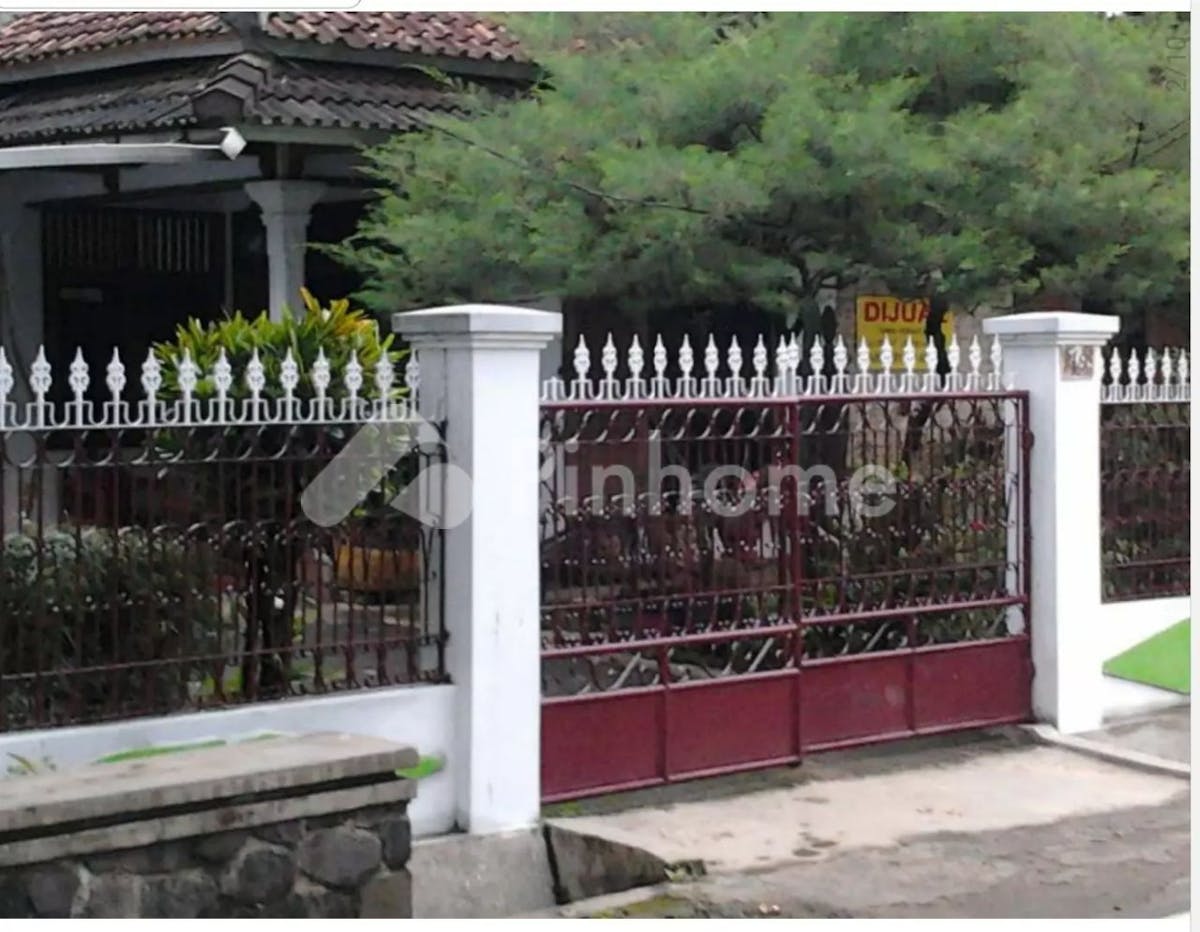 Dijual Rumah Lokasi Strategis Pinggir Jalan di Mekarsari - Gambar 1