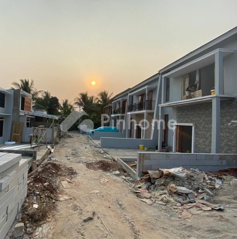 dijual rumah 2 lantai mewah harga ramah di desa batok cilejit - 3