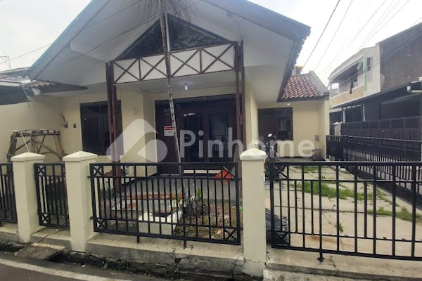 dijual rumah hoek siap huni sudah renovasi di antapani tengah - 2