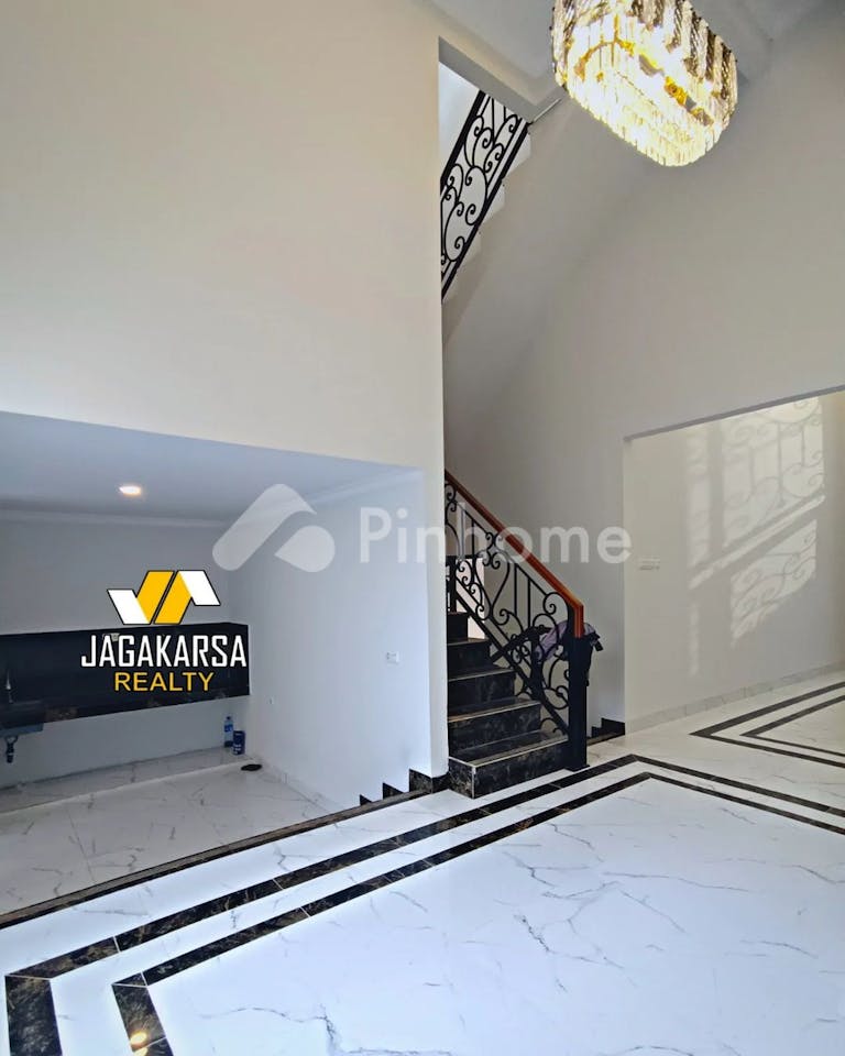 dijual rumah european classic di jagakarsa di jagakarsa - 7