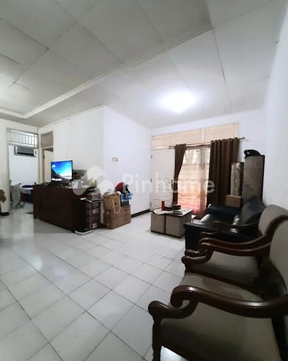 dijual rumah sektor 3 di jl  camar - 8