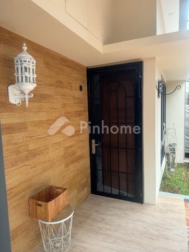 dijual rumah 2 lantai semi furnish siap pakai lokasi strategis di bintaro sektor 5 - 11