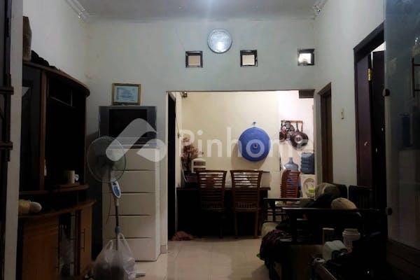 dijual rumah lokasi strategis di golden paradise jalan taktakan - 2