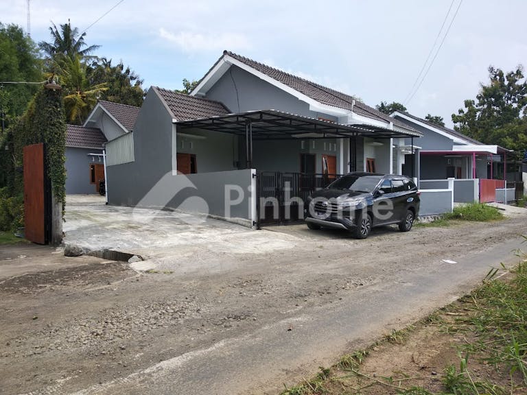 dijual rumah lingkungan asri dan sejuk di jl  godean - 7