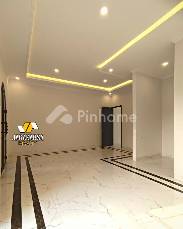 dijual rumah european classic di jagakarsa di jagakarsa - 4