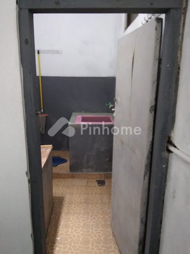 dijual rumah lingkungan nyaman dekat perbelanjaan di gg  djidin - 10