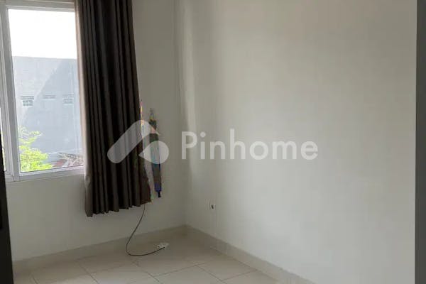 dijual rumah 2 lantai lokasi strategis di cluster virginia gading serpong - 4