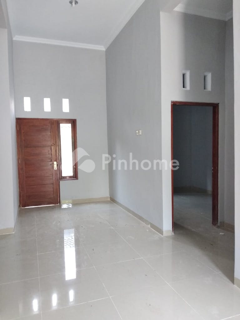 dijual rumah lingkungan asri dan sejuk di jl  godean - 3