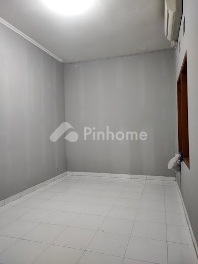 dijual rumah 1 5 lantai view taman row jalan besar di villa melati mas serpong bsd - 6